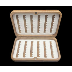 Velká dřevěná krabička na mušky s obrázkem pstruha