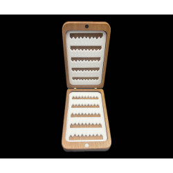 Malá dřevěná krabička na mušky s obrázkem lipana