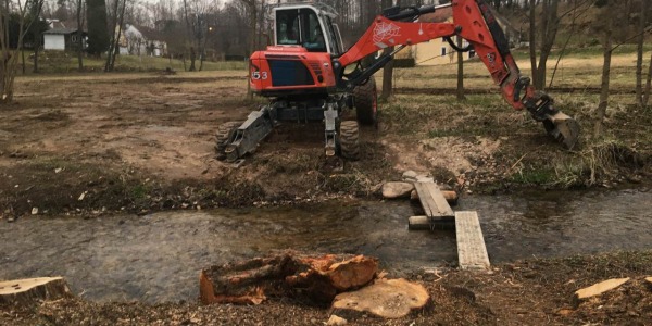 Jak zničit potok s mihulí a rakem (renaturace vodních toků)